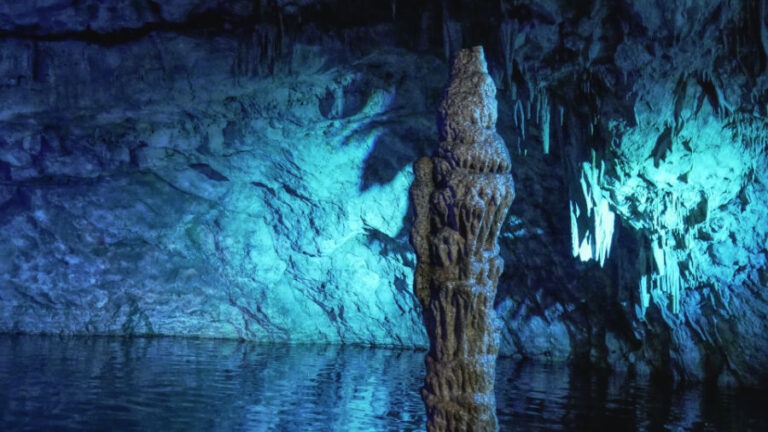 Cenote-Santa-Rosa-Homun-Cenote-con-estalagmita